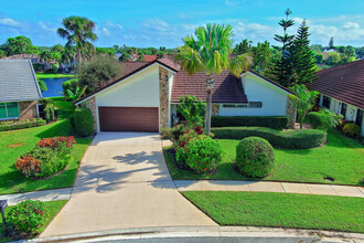 12870 La Rochelle Cir in West Palm Beach, FL - Foto de edificio - Building Photo