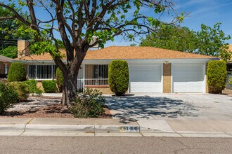 425 Graceland Dr SE in Albuquerque, NM - Building Photo - Building Photo