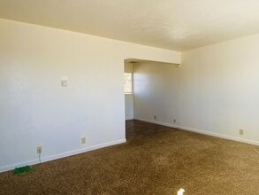 221 N Helena St in Ridgecrest, CA - Building Photo - Building Photo