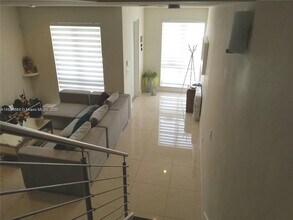10305 NW 63rd Terrace in Doral, FL - Building Photo - Building Photo