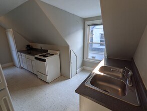 56 Rackleff St, Unit 3 in Portland, ME - Building Photo - Building Photo
