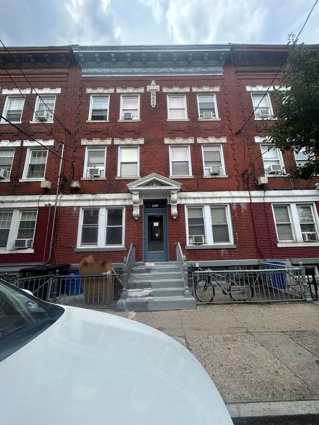 5611 Hudson Ave