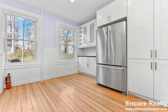 87 Browne St, Unit 1 in Brookline, MA - Foto de edificio - Building Photo