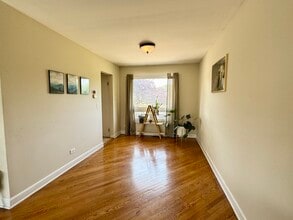 23W354 Woodcrest Ct W in Naperville, IL - Building Photo - Building Photo