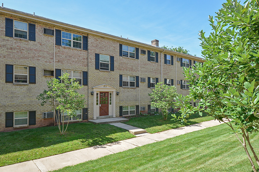Naamans Village Apartments in Claymont, DE