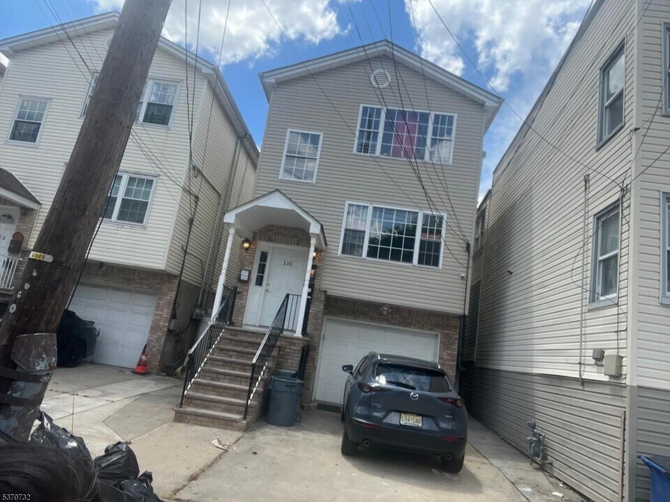 110 Livingston St in Elizabeth, NJ - Foto de edificio