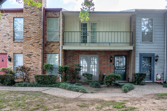 Beverly Village Townhomes in Houston, TX - Building Photo - Building Photo