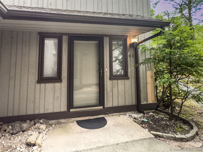 8 Staunton Ct in Farmington, CT - Building Photo - Building Photo