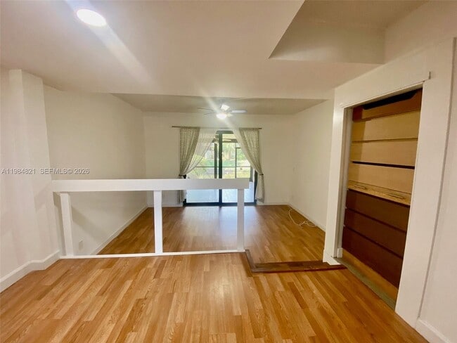 8975 Palm Tree Ln in Pembroke Pines, FL - Building Photo - Building Photo