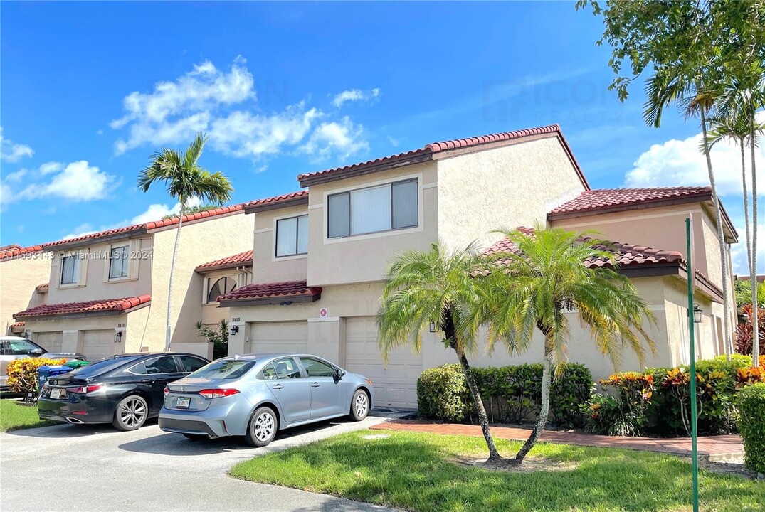 3613 Inverrary Blvd W in Lauderhill, FL - Building Photo