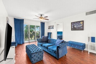 1101 Crystal Lake Dr in Pompano Beach, FL - Building Photo