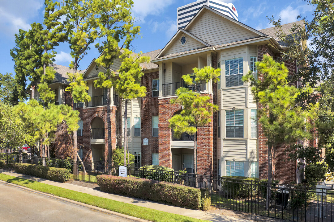 Post Oak Park in Houston, TX - Building Photo