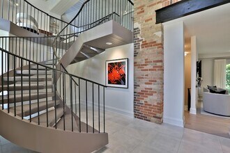 33 Bloor St E in Toronto, ON - Building Photo - Building Photo