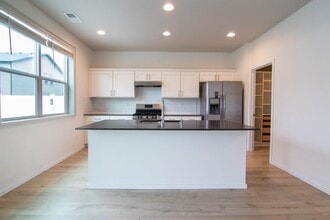 8006 S Fruitvale Ln in Cheney, WA - Building Photo - Building Photo