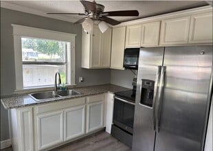 2817 S 64th St in Tampa, FL - Building Photo - Building Photo