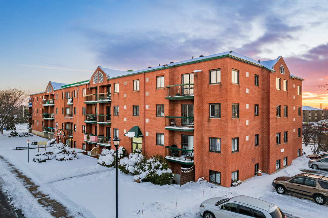 Mary-Elizabeth Noonan 30 in Châteauguay, QC - Building Photo