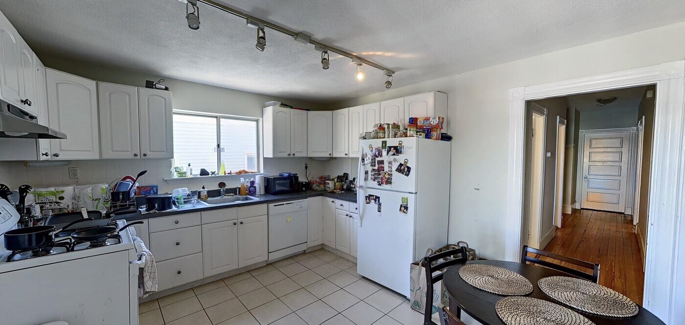 99 Marion St, Unit 2 in Somerville, MA - Foto de edificio