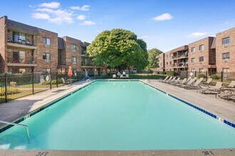 3523 Central Rd, Unit 101 in Glenview, IL - Building Photo - Building Photo