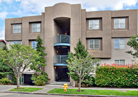 The Chesapeake Apartments in Seattle, WA - Building Photo - Building Photo