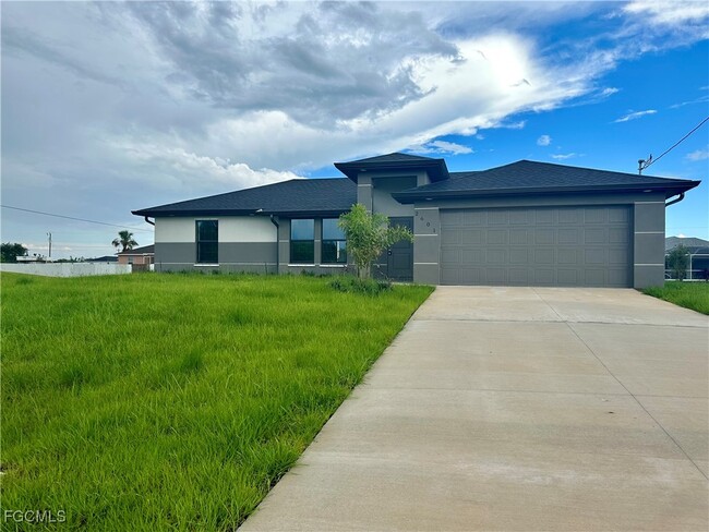 2601 43rd St SW in Lehigh Acres, FL - Building Photo - Building Photo