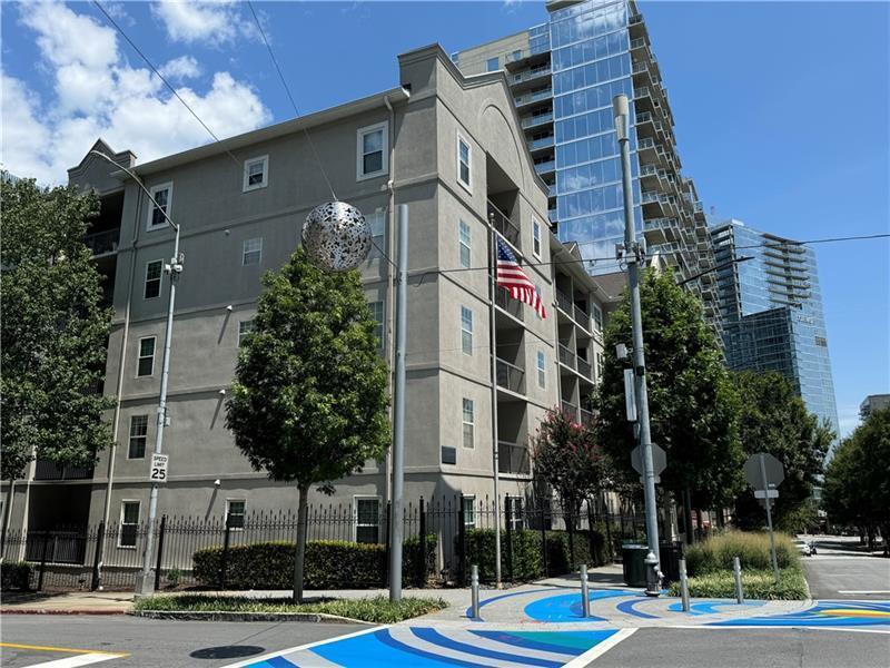 1075 Peachtree Walk NE in Atlanta, GA - Building Photo