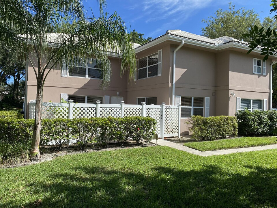 1905 Stratford Way in West Palm Beach, FL - Building Photo