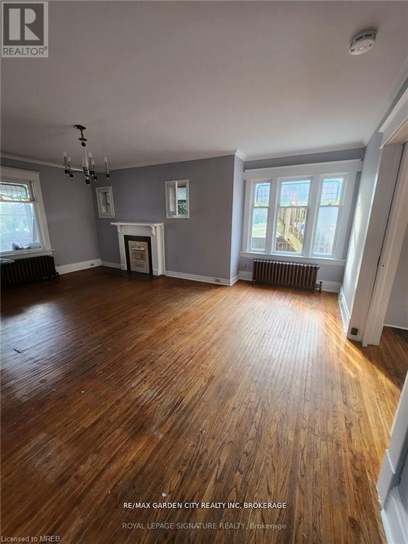 323 Queenston St in St Catharines, ON - Building Photo - Building Photo
