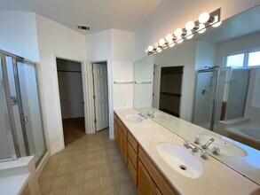 566 Versailles Ln in Fairfield, CA - Building Photo - Building Photo