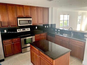 218 SW 6th Pl, Unit 406 in Pompano Beach, FL - Building Photo - Building Photo