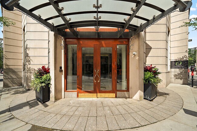 2000 Drummond St in Montréal, QC - Building Photo - Building Photo