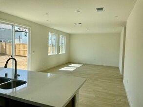10274 Rashmi Dr in Elk Grove, CA - Building Photo - Building Photo