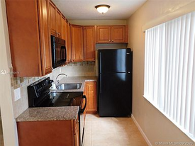 5972 NW 19th St in Lauderhill, FL - Building Photo