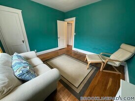 52 Babcock St in Brookline, MA - Building Photo