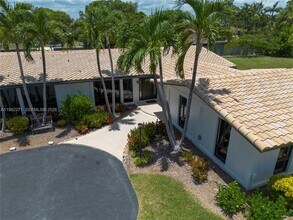 636 Hibiscus Dr in Hallandale Beach, FL - Building Photo - Building Photo