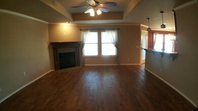 7041 Cherokee Crossing West in Warr Acres, OK - Building Photo - Building Photo