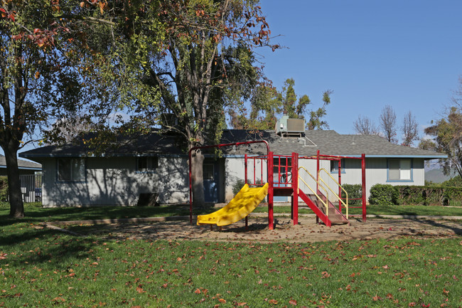 Castlerock in Woodlake, CA - Building Photo - Building Photo