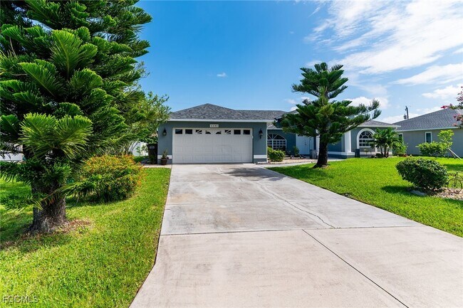 1131 SW 47th St in Cape Coral, FL - Building Photo - Building Photo
