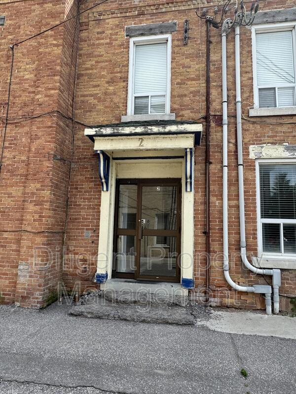 2 George St S in Kawartha Lakes, ON - Building Photo - Building Photo