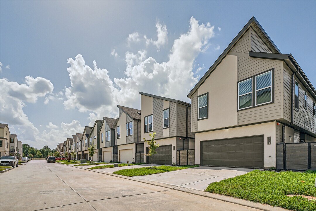 Centro Modern Homes in Shenandoah, TX - Foto de edificio