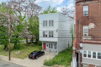 679 N 11th St in Philadelphia, PA - Foto de edificio - Building Photo