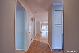 4 Stonington Ct in Avon, CT - Building Photo - Building Photo