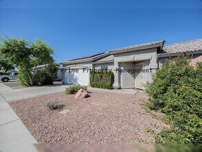 15614 N 34th St in Phoenix, AZ - Foto de edificio - Building Photo