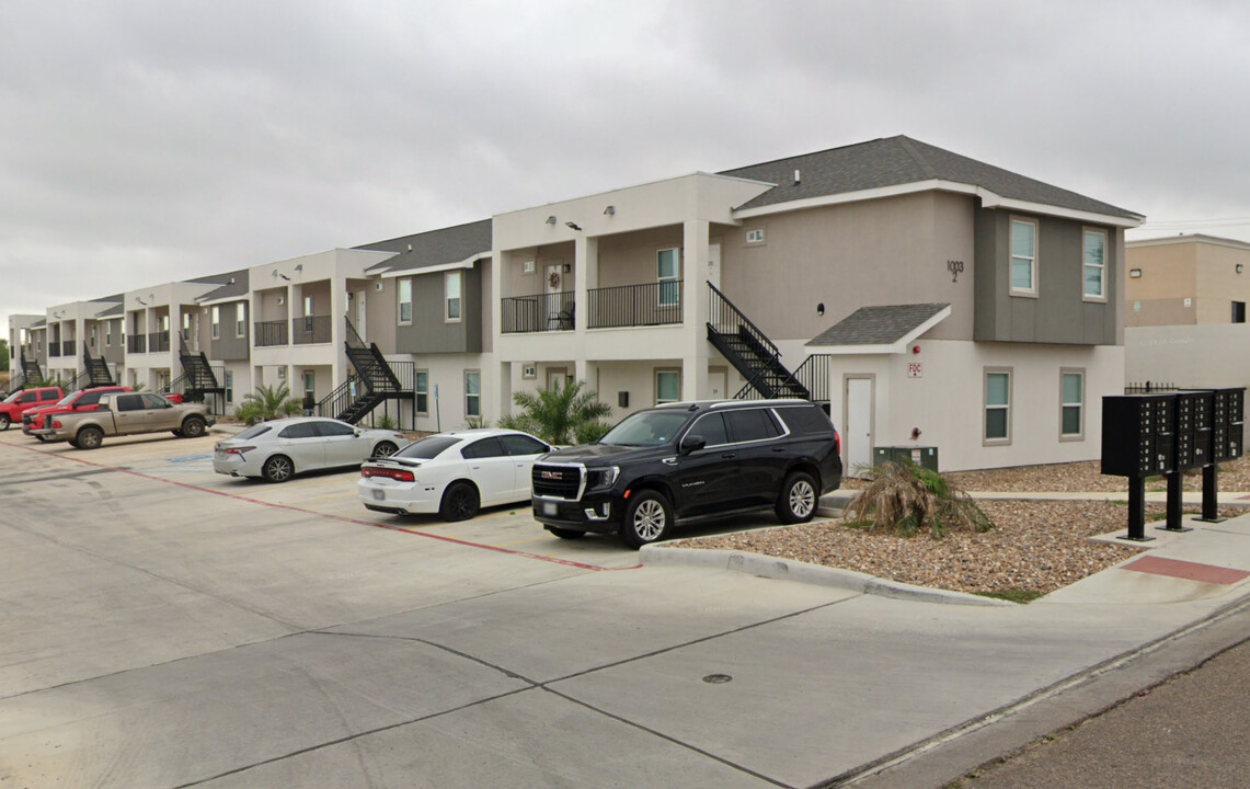 Emerald Valley Apartments in Laredo, TX - Foto de edificio