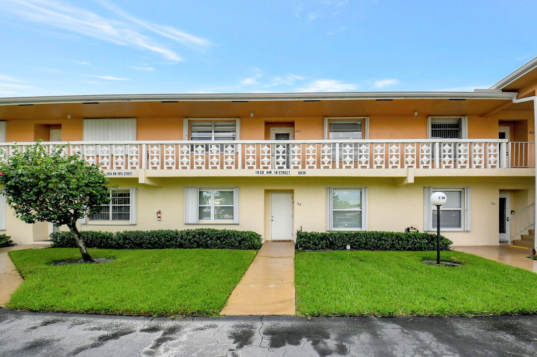 1930 NW 18th St in Delray Beach, FL - Building Photo