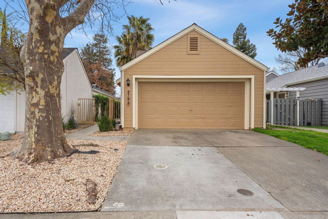 2198 Sandcastle Way in Sacramento, CA - Building Photo