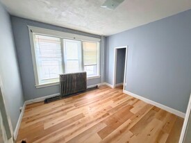 147 W Buttonwood St, Unit Unit 1FL in Reading, PA - Building Photo