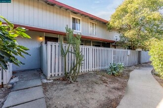 101 Villa Cir in Fairfield, CA - Building Photo - Building Photo