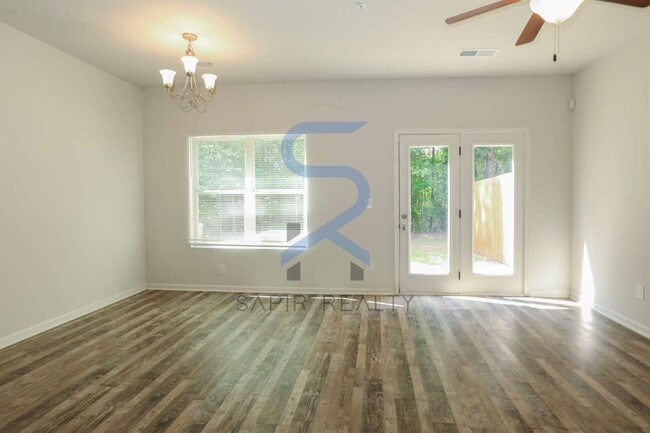 1545 Iris Walk in Jonesboro, GA - Foto de edificio - Building Photo