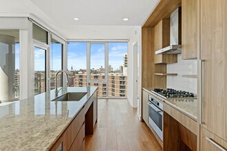 302 W Hill St in Chicago, IL - Building Photo - Building Photo