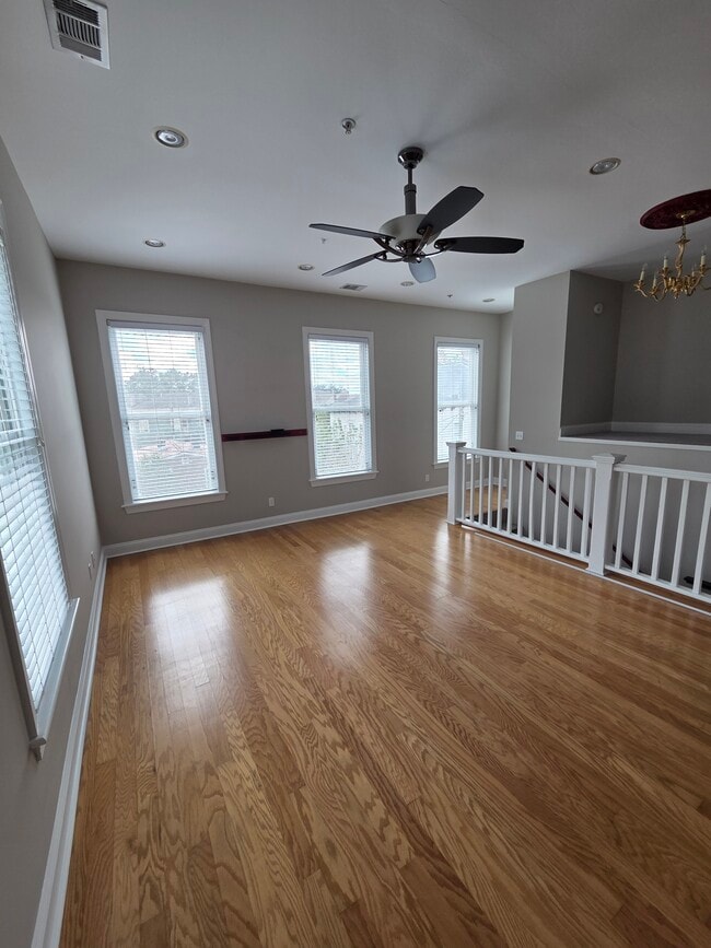 302 Lorch St, Unit 201 in Savannah, GA - Building Photo - Building Photo